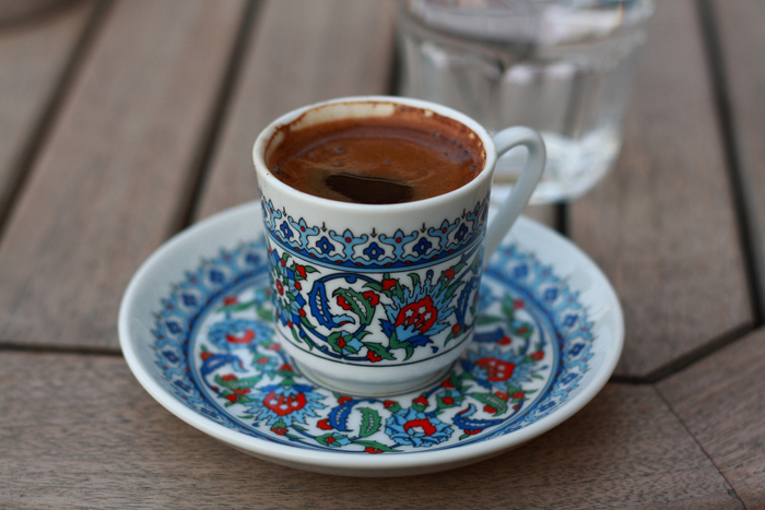 قهوه ترک در فنجان و نعلبکی سنتی