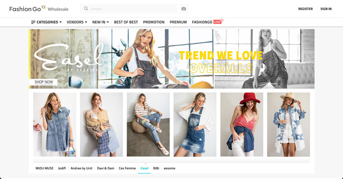 نمای یک وب سایت فروشگاه آنلاین لباس زنانه