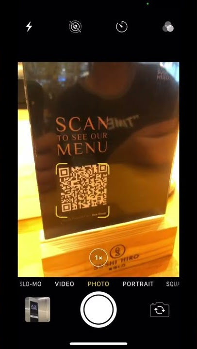 اسکن QR کد یک رستوران با گوشی تلفن همراه